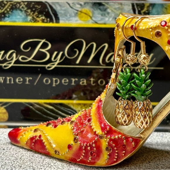 🍍Adorable Gold and green Women's pineapple earrings - Picture 3 of 5
